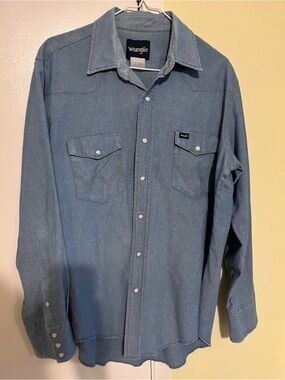 Two Wrangler Men's Chambray Button-Down Western Shirt in Light Blue